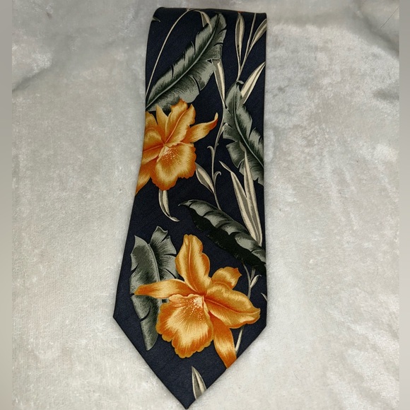 Tommy Bahama Other - Tommy Bahama tropical floral pattern neck tie